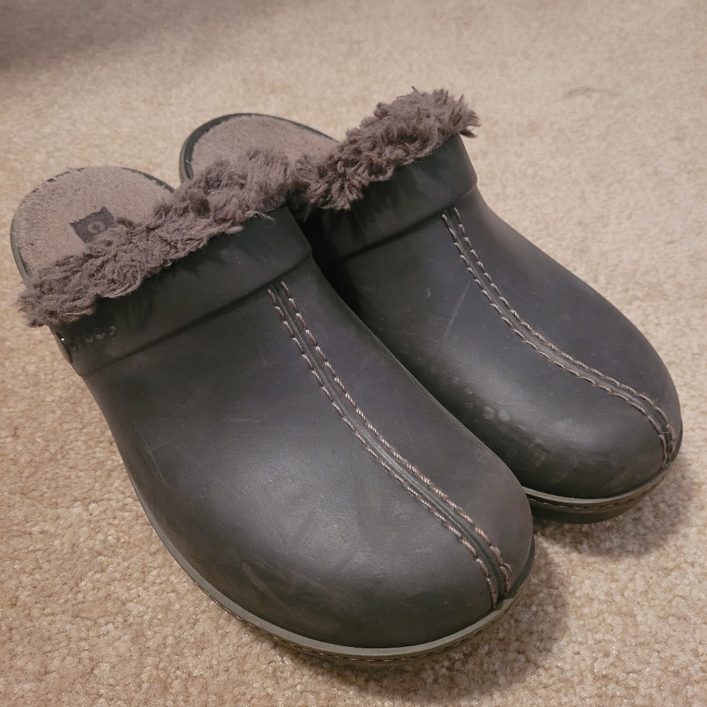 Brown fuzz lined croc clogs